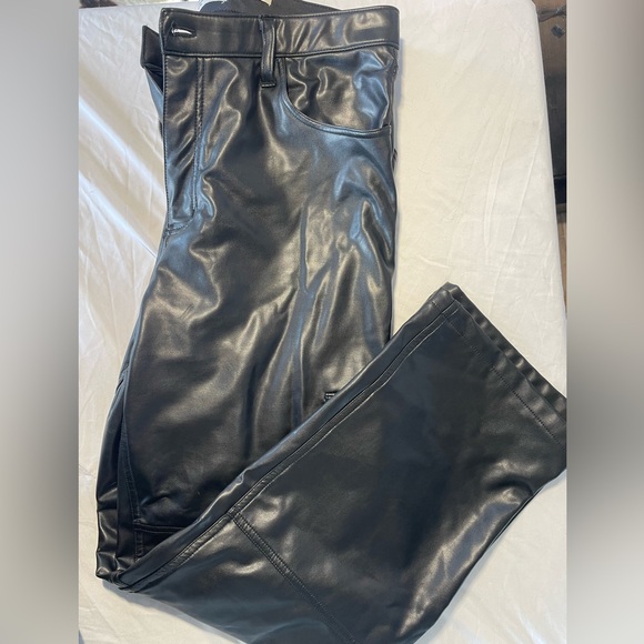 Abercrombie and Fitch Curve Love Vegan Leather Cargo 90s Relaxed Pants Size 14 - Picture 2 of 5
